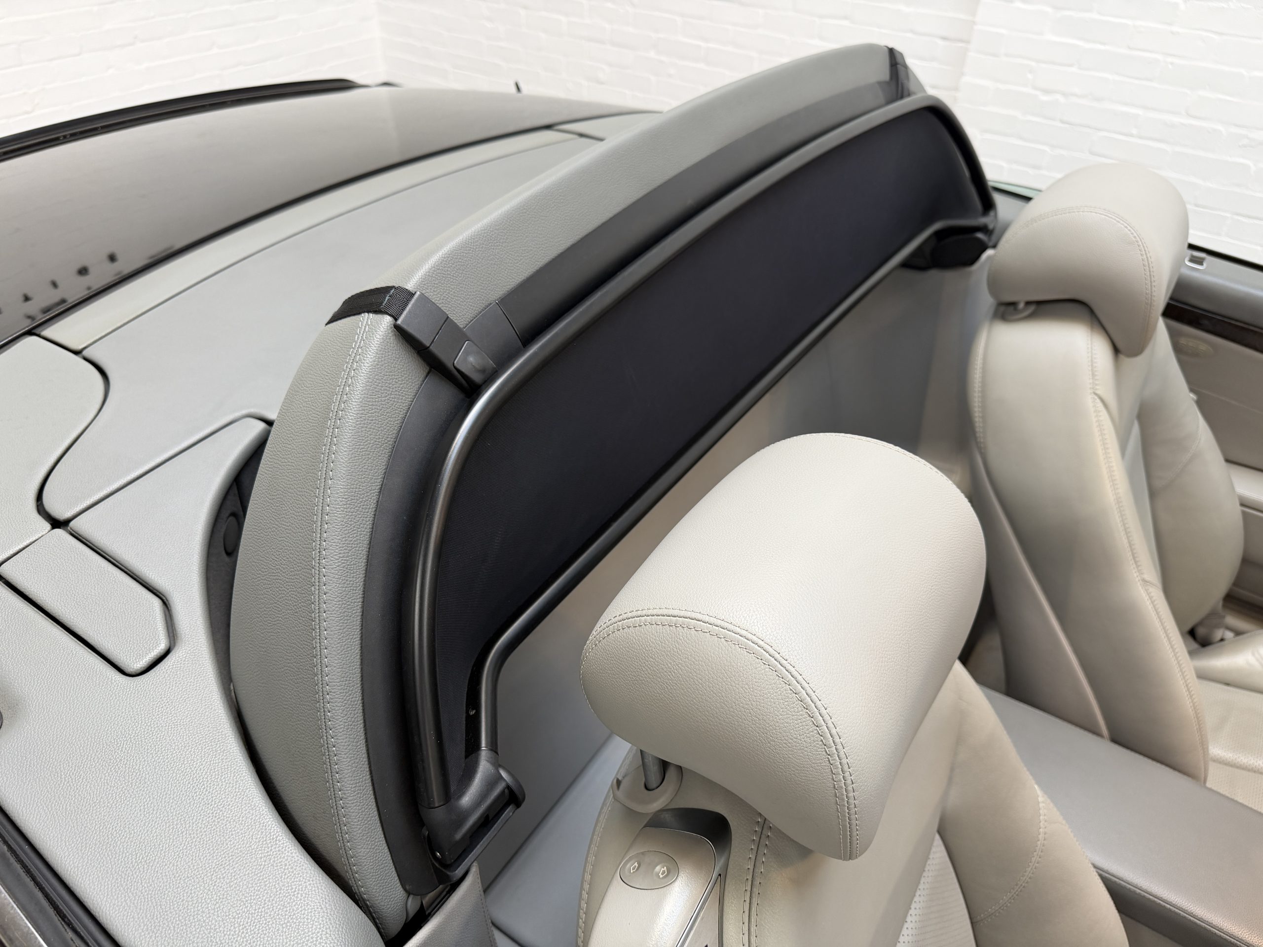2006 Mercedes SL350 - Image 21
