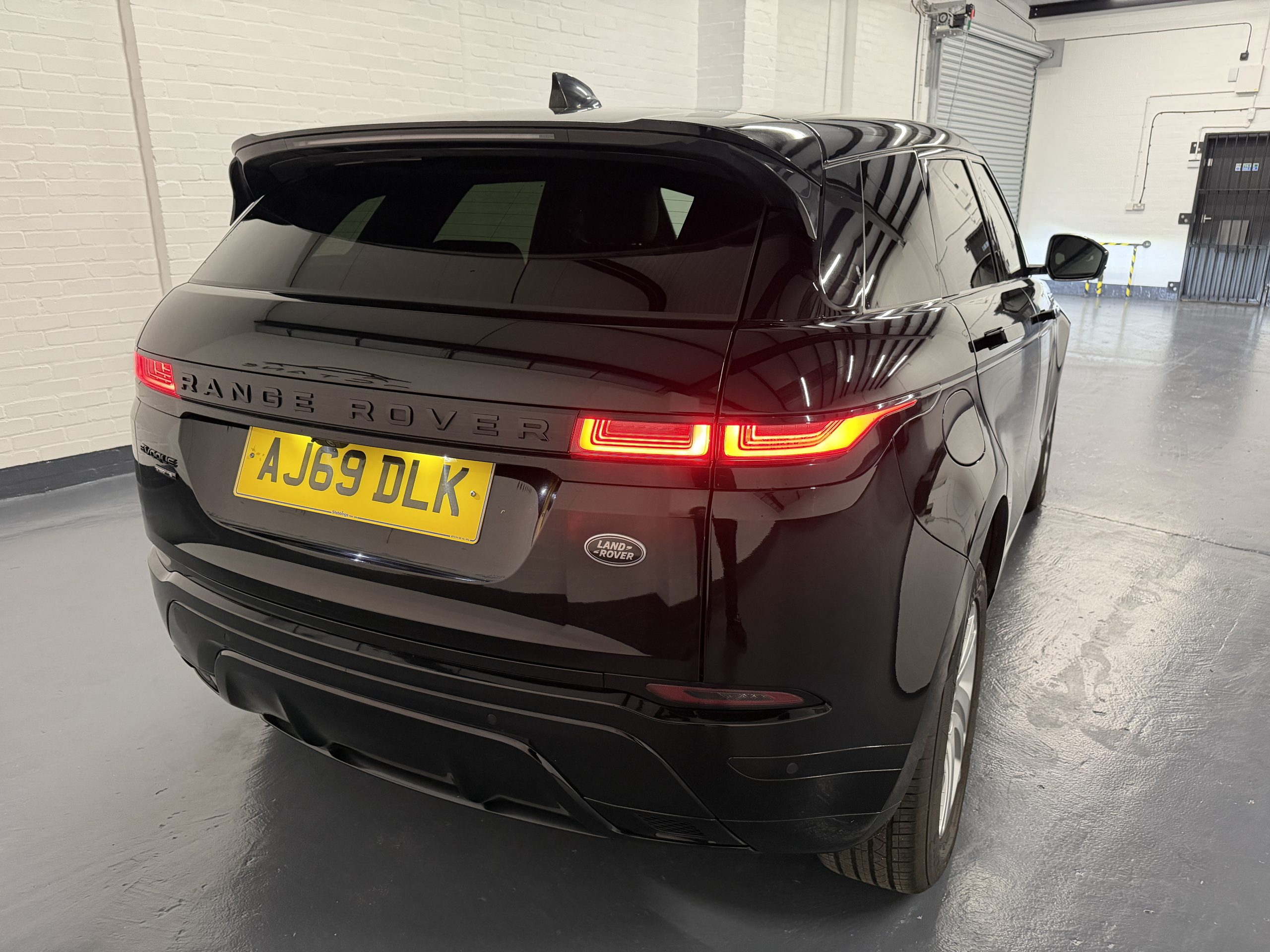 2020 Range Rover Evoque R-Dynamic S - Image 16